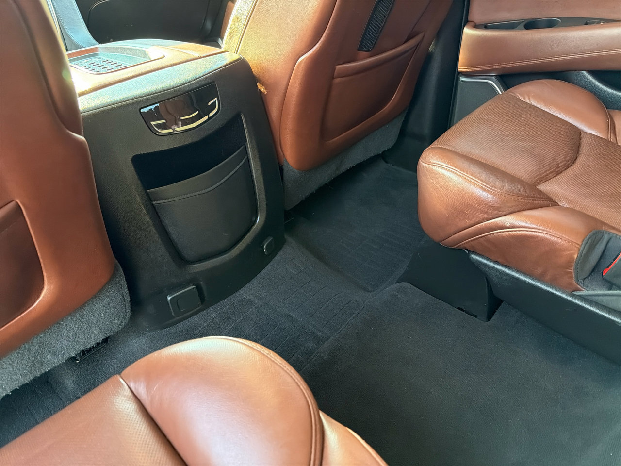 Used 2017 Cadillac Escalade Luxury image 21