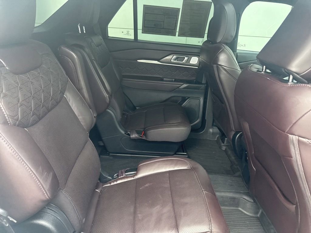Used 2025 Ford Explorer Platinum w/ Ultimate Package RWD image 31