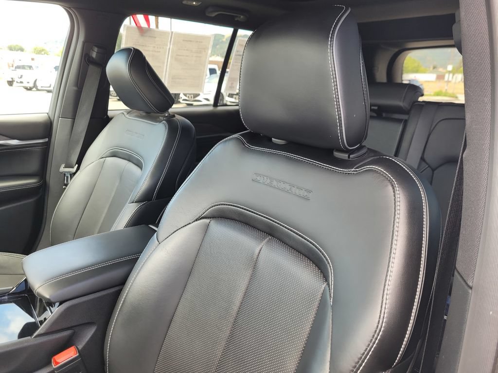 Used 2022 Jeep Grand Cherokee Overland w/ MOPAR Finishing Package AWD/4WD image 16