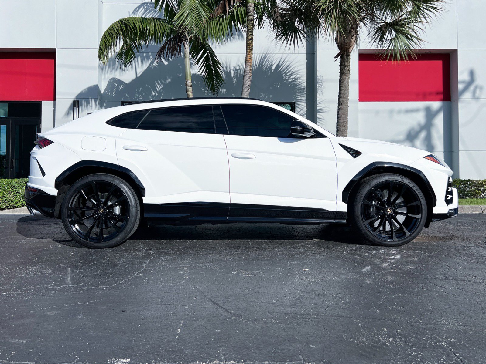 Used 2021 Lamborghini Urus AWD/4WD image 4