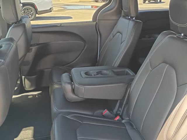 New 2026 Chrysler Pacifica Select FWD image 12