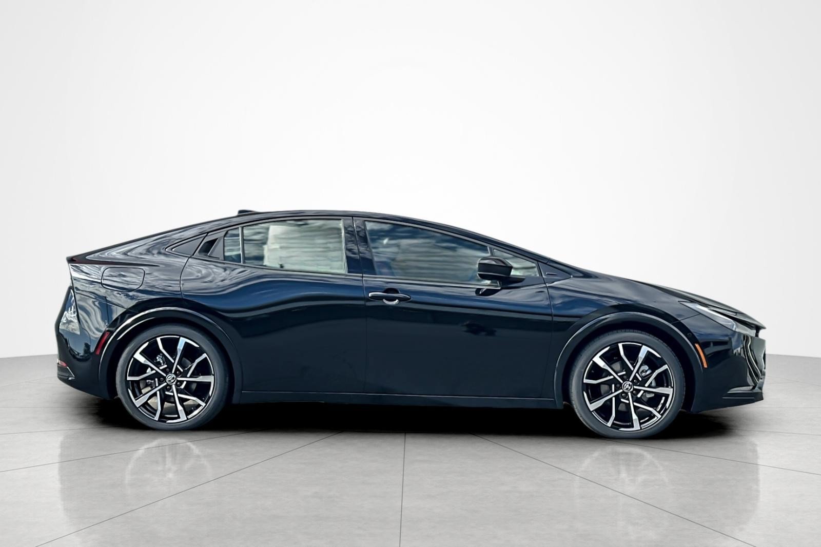 New 2026 Toyota Prius Plug-In Hybrid FWD image 6