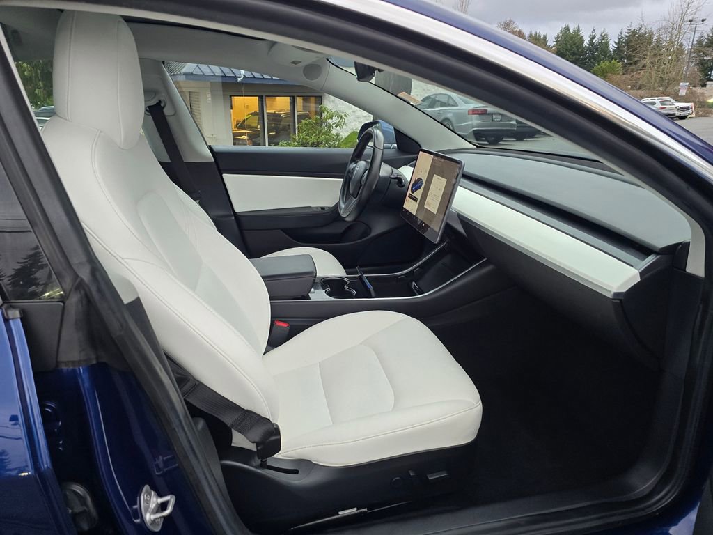 Used 2019 Tesla Model 3 Standard Range image 11
