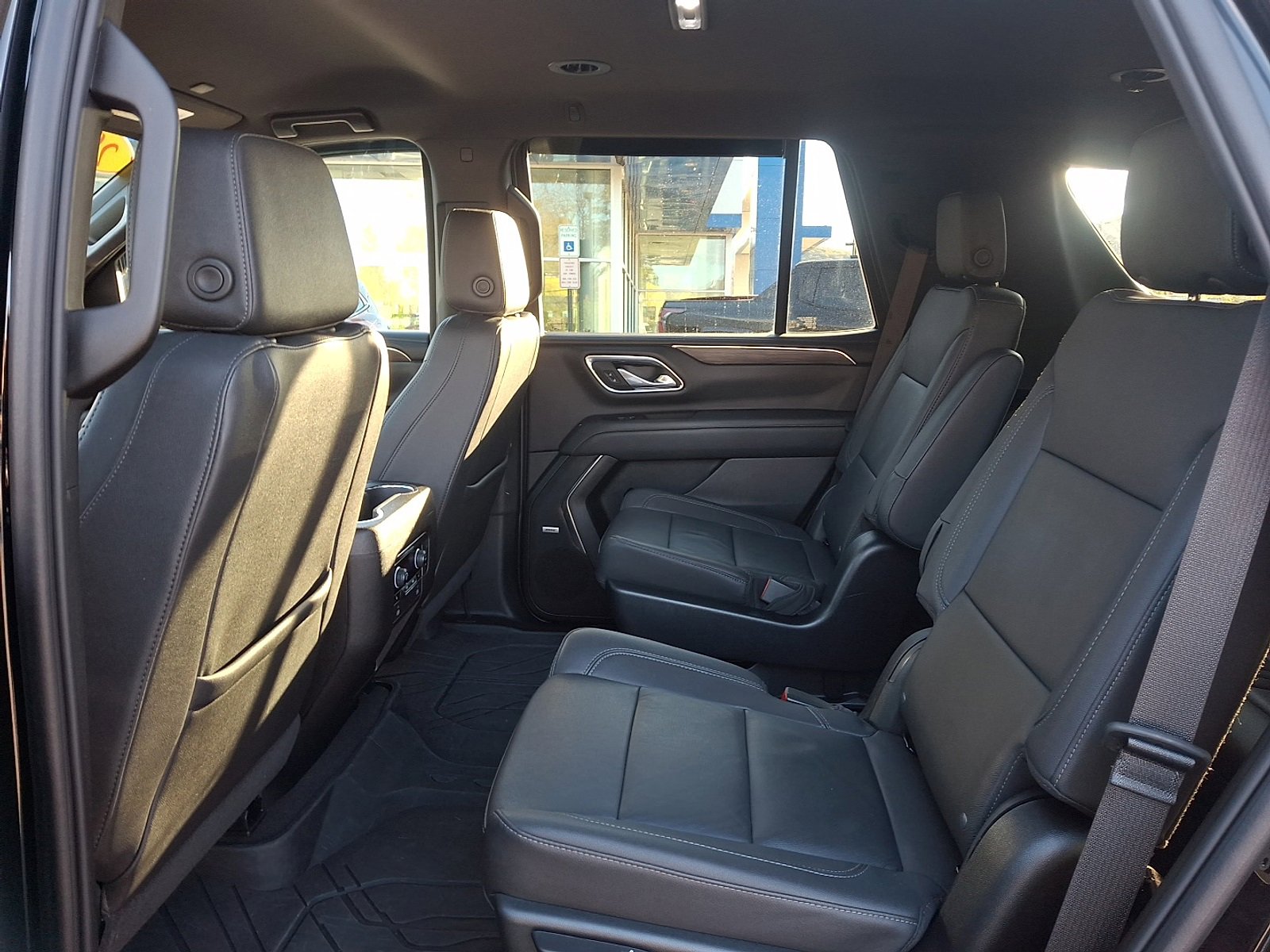 Used 2023 Chevrolet Tahoe Z71 w/ Luxury Package image 11