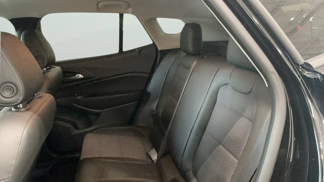 Used 2025 Chevrolet Trax LT w/ LT Convenience Package FWD image 13