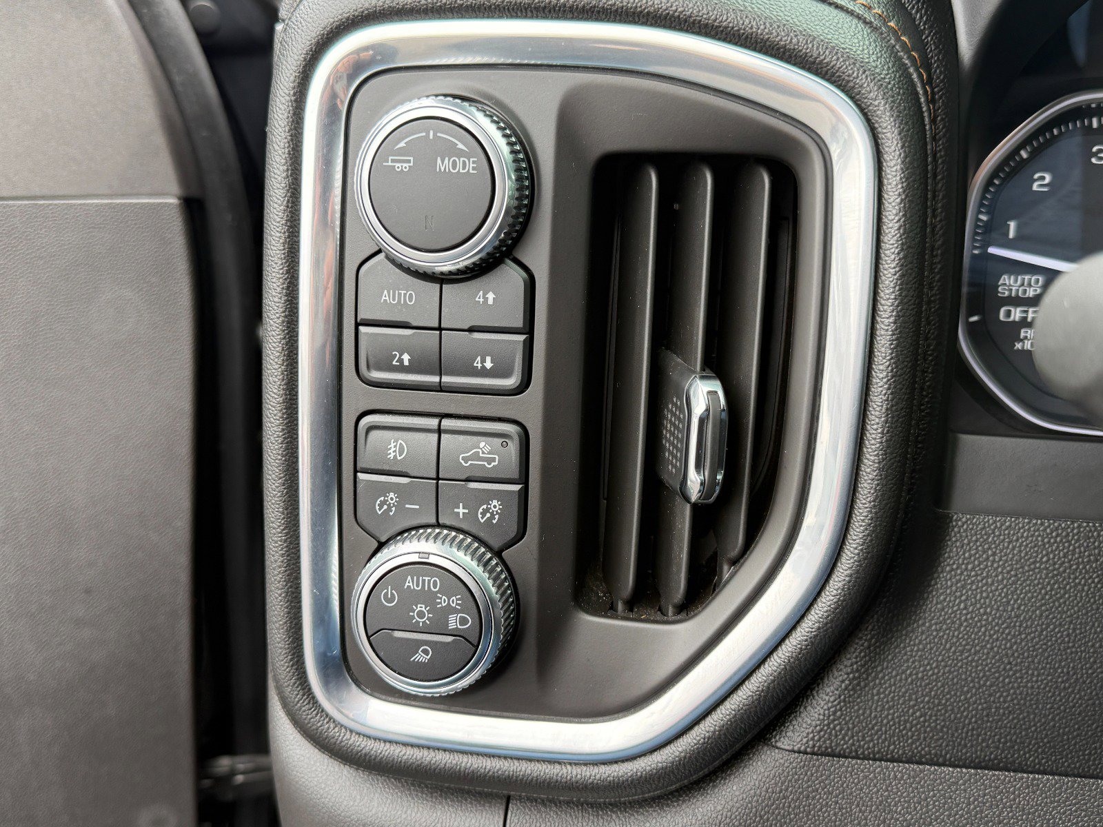 Used 2020 GMC Sierra 1500 AT4 w/ AT4 Premium Package AWD/4WD image 34