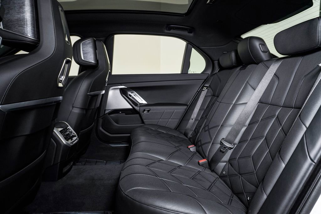 Used 2025 BMW 740i xDrive image 20