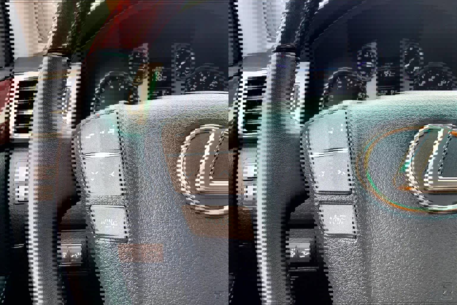 Used 2014 Lexus LX 570 4WD image 24