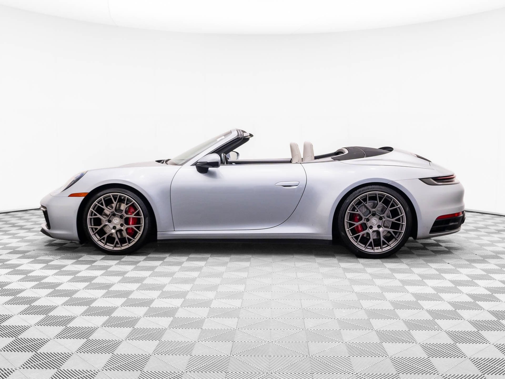 Used 2020 Porsche 911 Carrera 4S AWD/4WD image 2