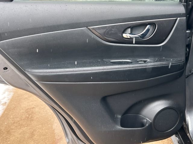 Used 2020 Nissan Rogue S image 31