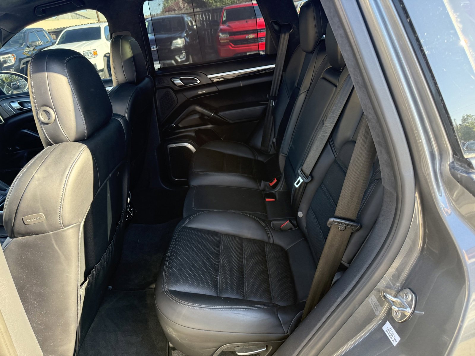 Used 2016 Porsche Cayenne Turbo S image 18