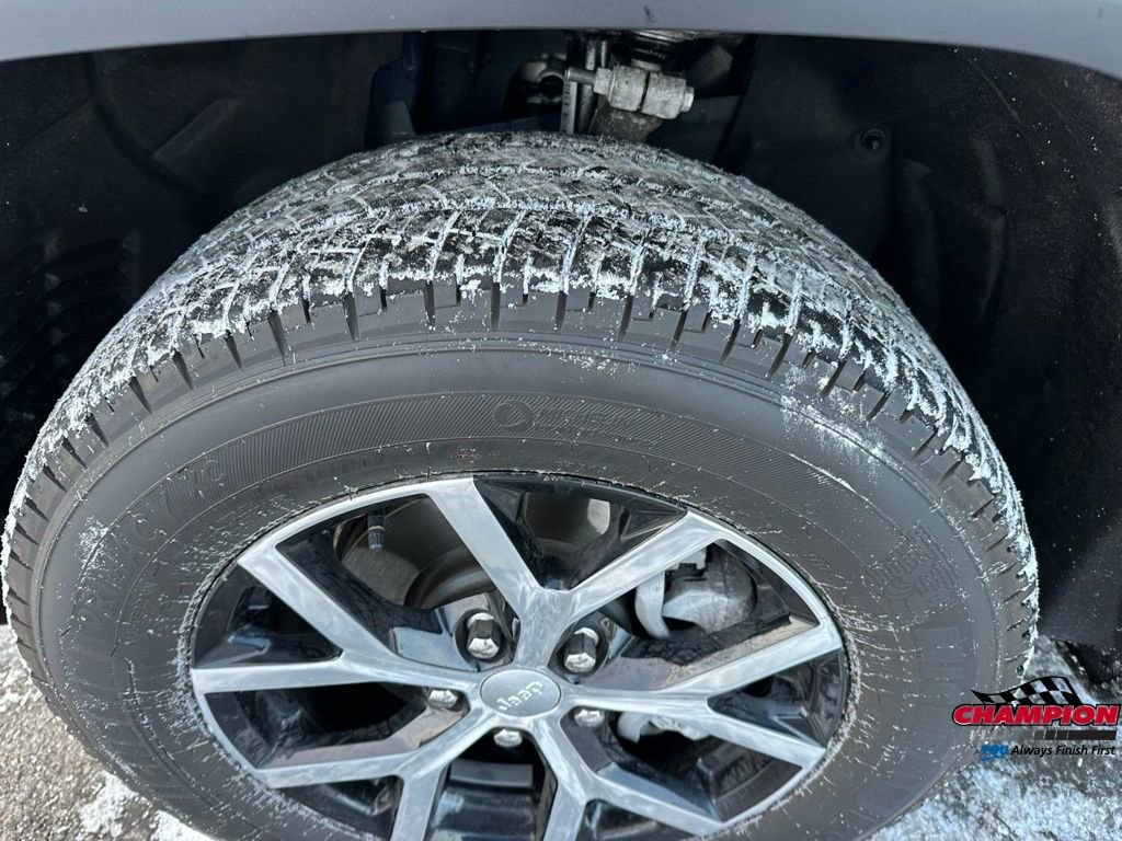 Used 2024 Jeep Grand Cherokee Limited image 10