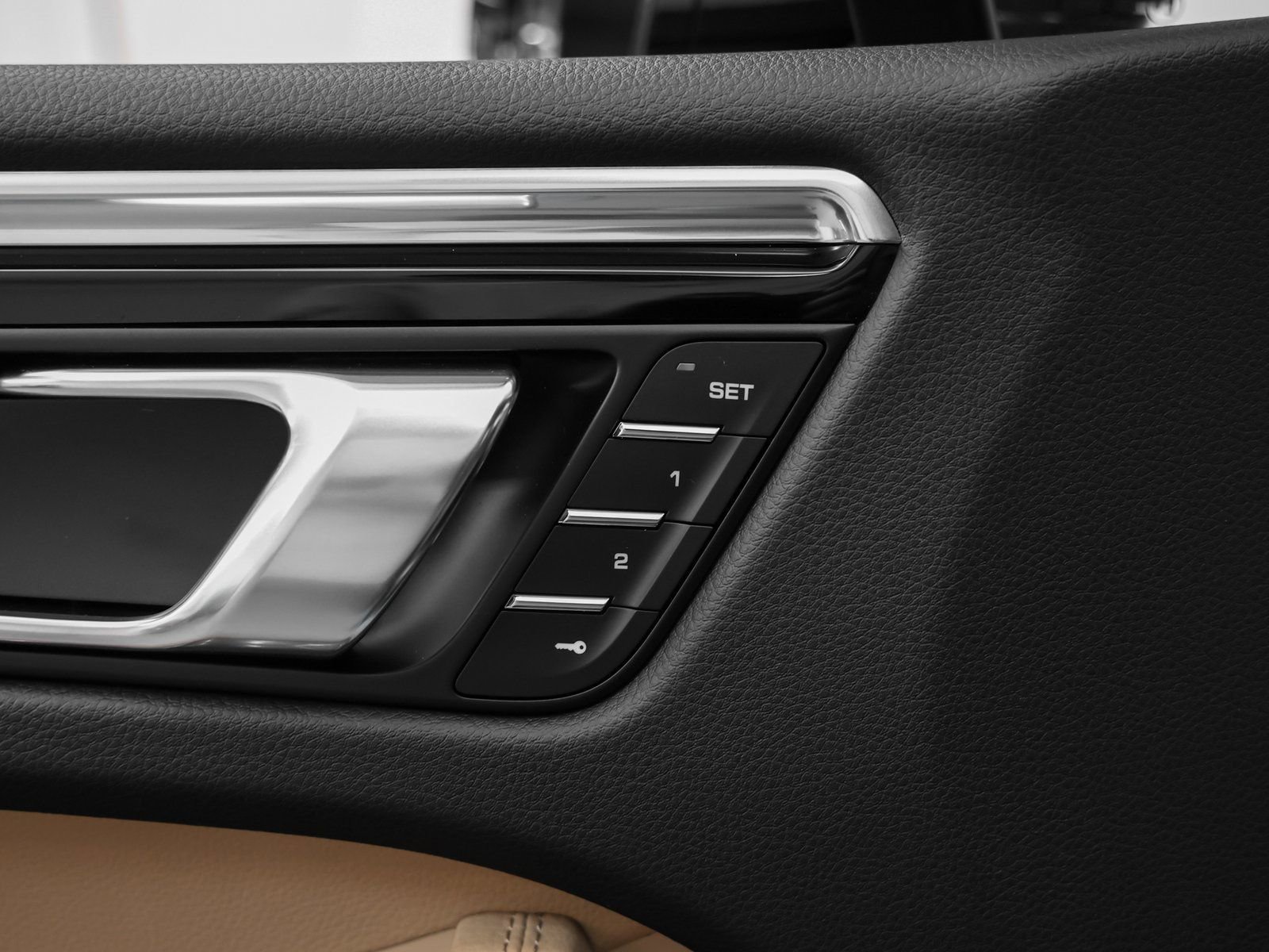 Certified 2026 Porsche Macan AWD/4WD image 24