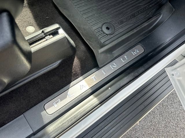Used 2020 Ford Expedition Platinum image 32