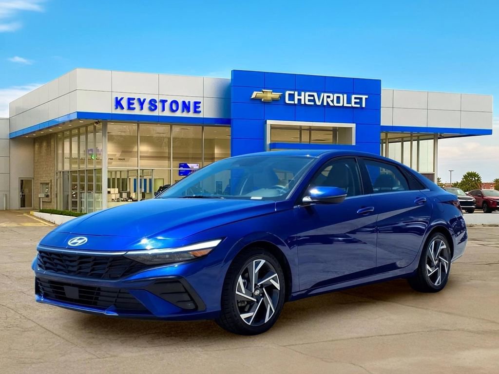 Used 2025 Hyundai Elantra Limited FWD image 3