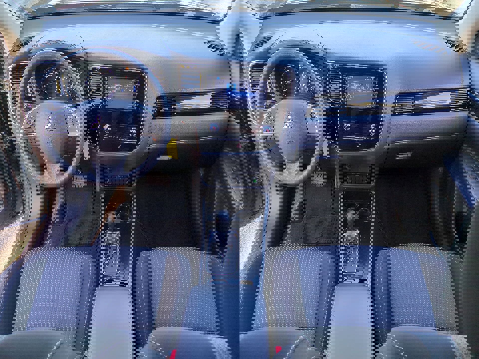 Used 2020 Mitsubishi Outlander ES image 19