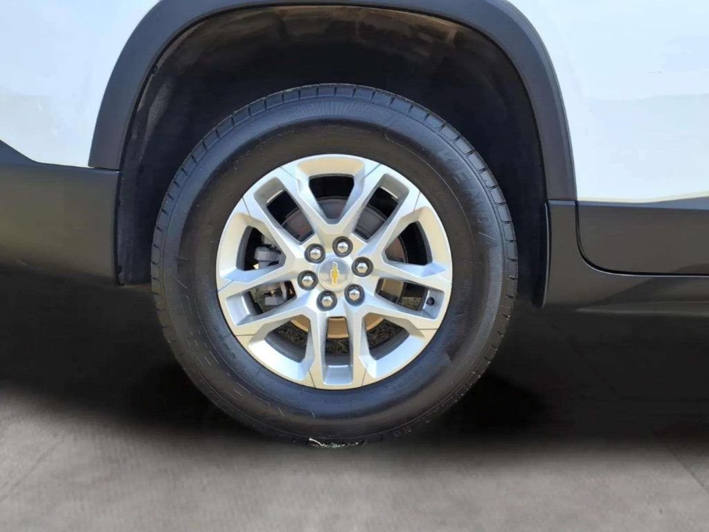 Used 2023 Chevrolet Traverse LS FWD image 20