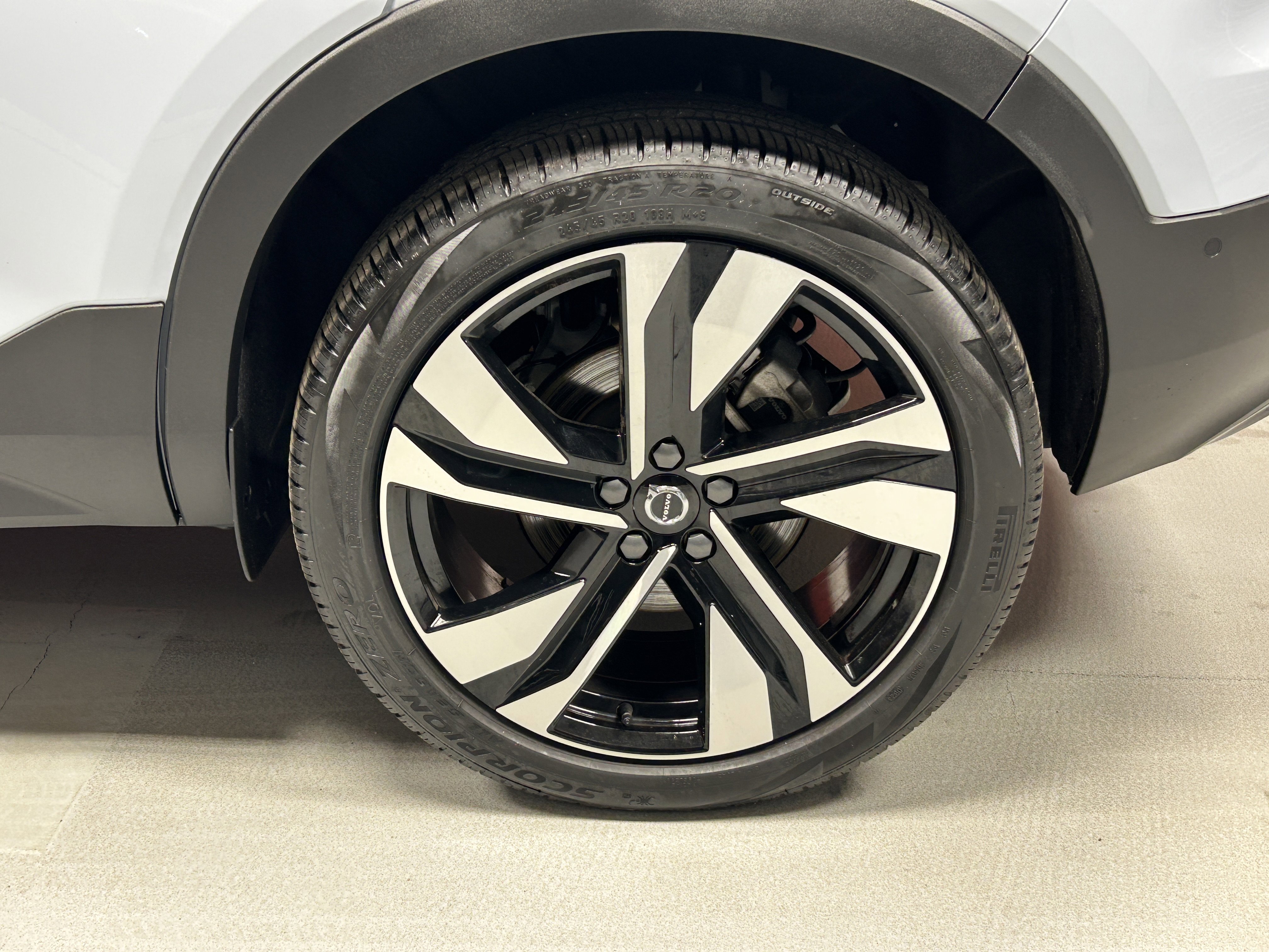 Used 2025 Volvo XC40 B5 Ultra w/ Climate Package image 6