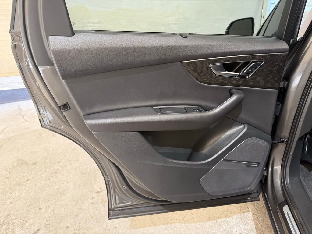 Used 2020 Audi Q7 2.0T Premium Plus w/ Premium Plus Package AWD/4WD image 24