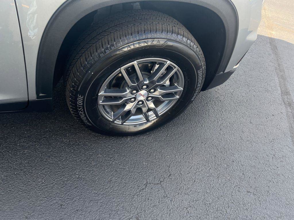 Used 2025 GMC Acadia Elevation image 30