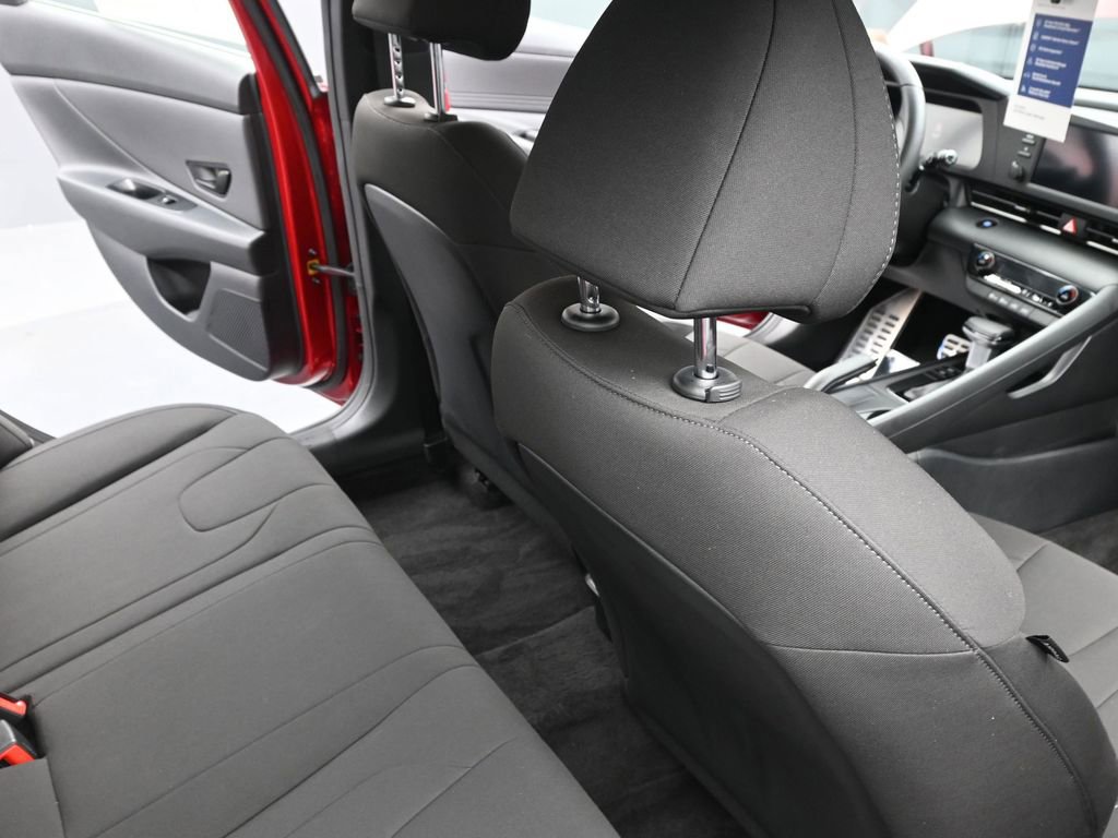 Certified 2025 Hyundai Elantra Sport image 12