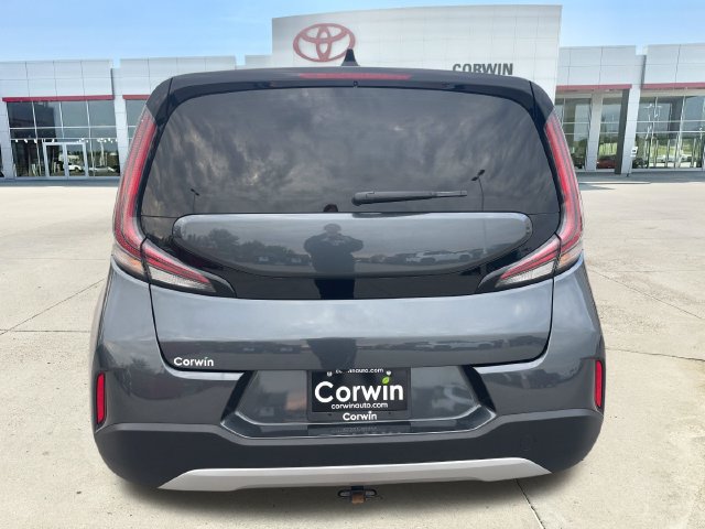 Used 2025 Kia Soul LX w/ LX Technology Package FWD image 4