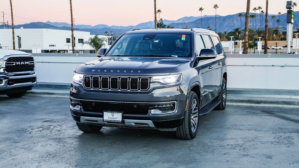 Certified 2024 Jeep Wagoneer L Series II w/ Flexible Seating Group image 4