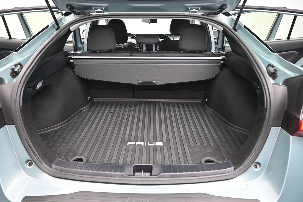 Used 2021 Toyota Prius LE FWD image 17
