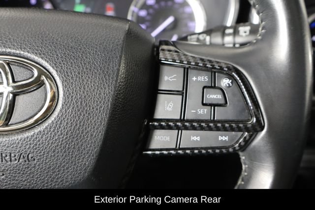 Used 2022 Toyota Highlander XLE FWD image 10
