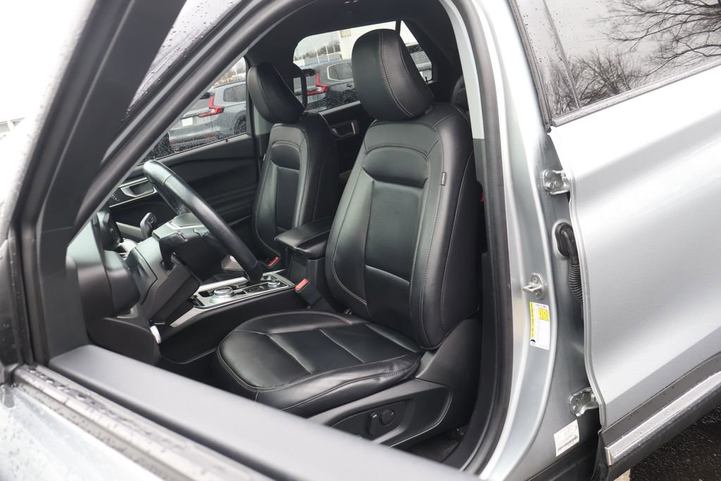 Used 2022 Ford Explorer XLT w/ Equipment Group 202A image 29