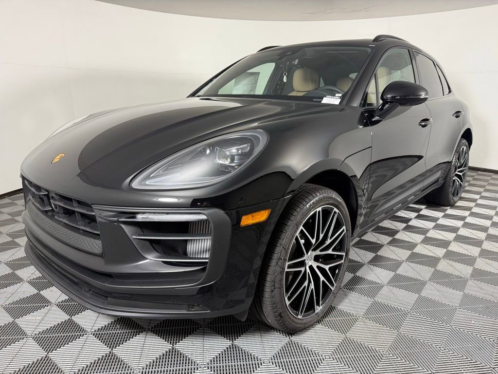 Certified 2025 Porsche Macan S image 1