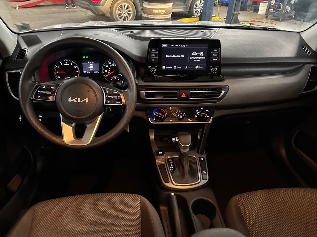 Used 2023 Kia Seltos LX image 20