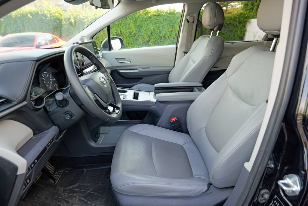 Used 2023 Toyota Sienna Limited AWD/4WD image 20