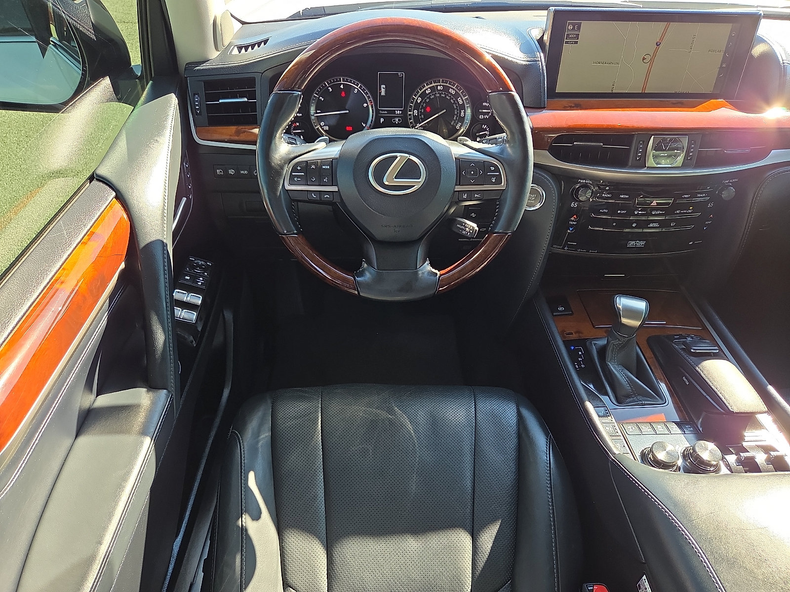 Used 2017 Lexus LX 570 4WD w/ Luxury Package image 13