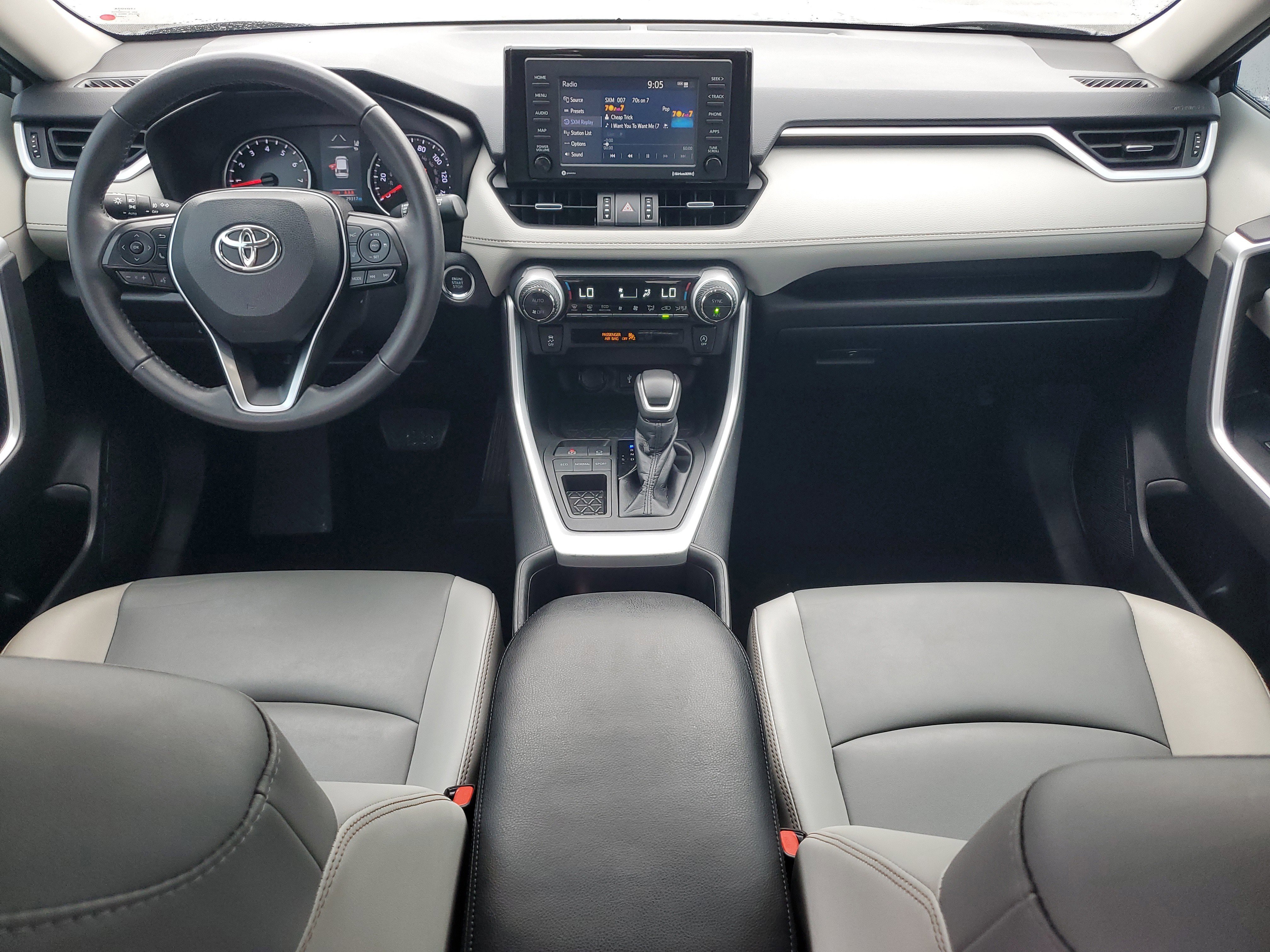 Used 2022 Toyota RAV4 XLE Premium image 16