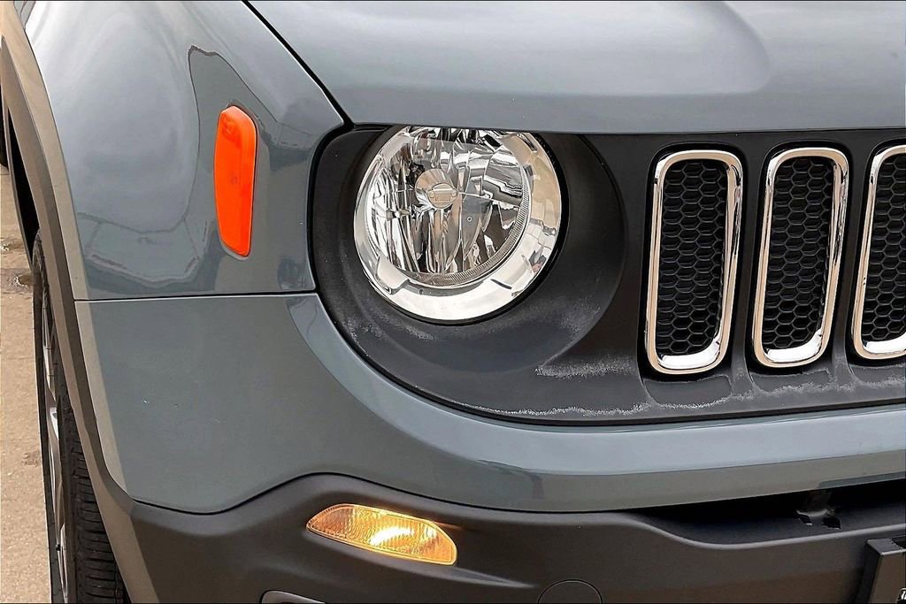 Used 2017 Jeep Renegade Latitude w/ Cold Weather Group AWD/4WD image 28