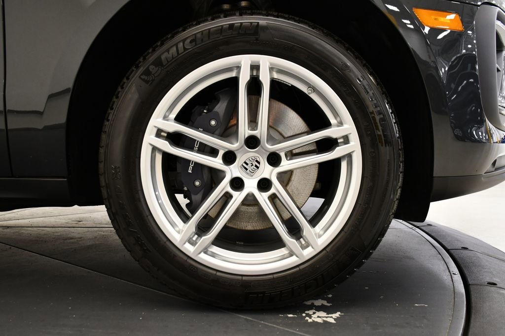 Certified 2025 Porsche Macan Turbo AWD/4WD image 19