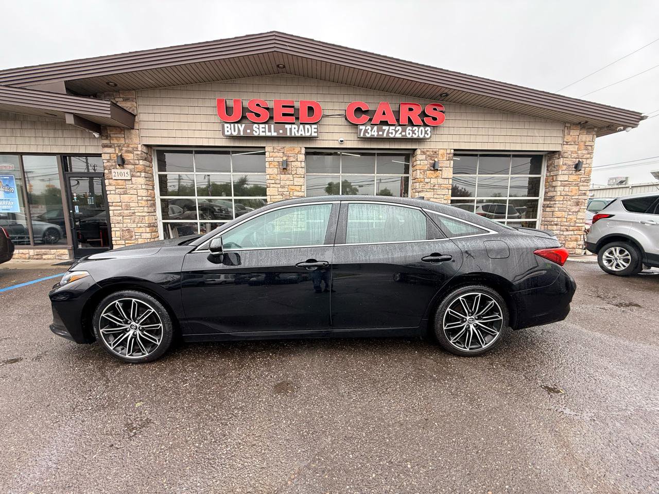 Used 2020 Toyota Avalon XSE w/ All Weather Liner Package FWD image 4