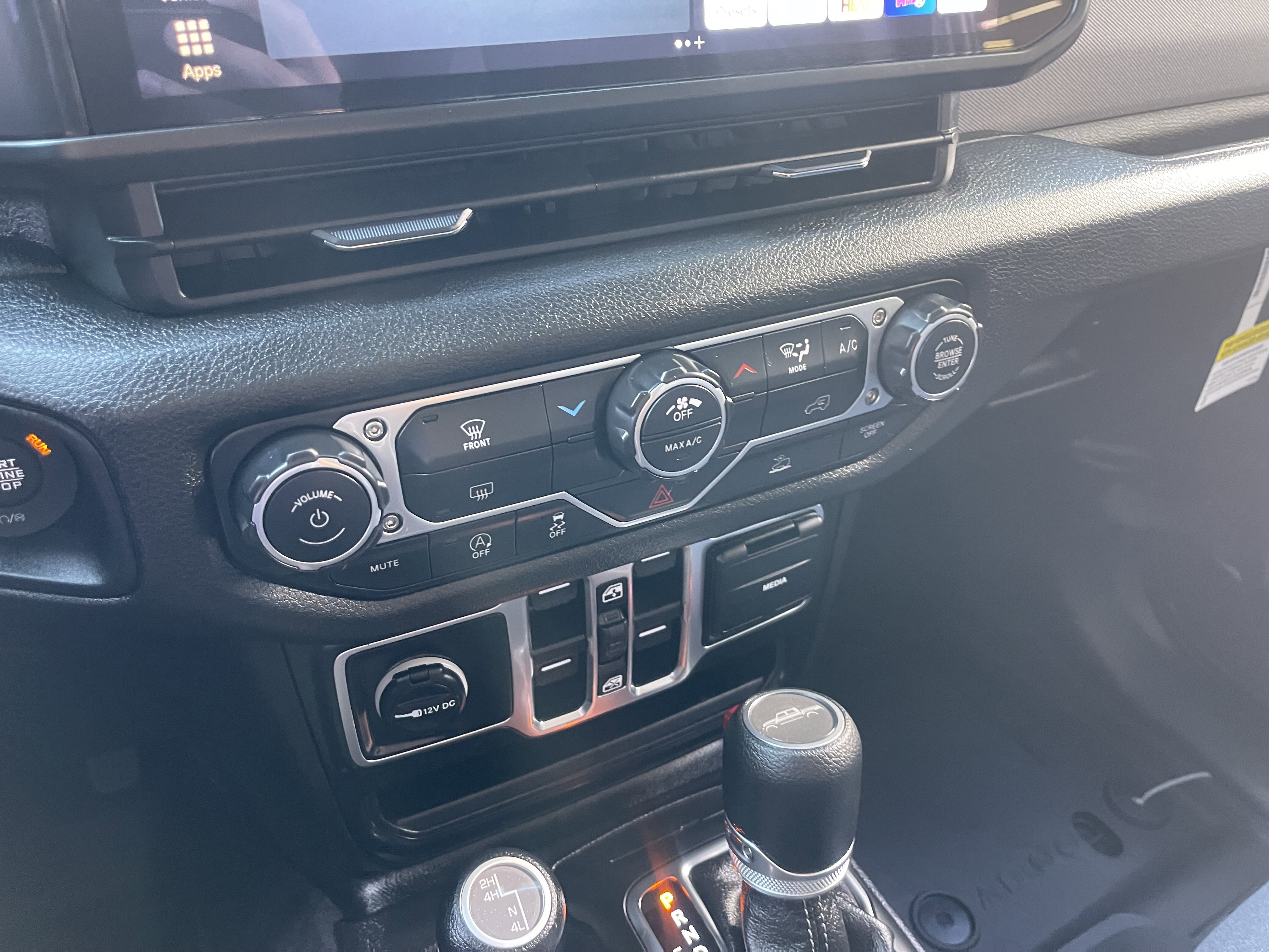 New 2026 Jeep Gladiator Sport AWD/4WD image 31