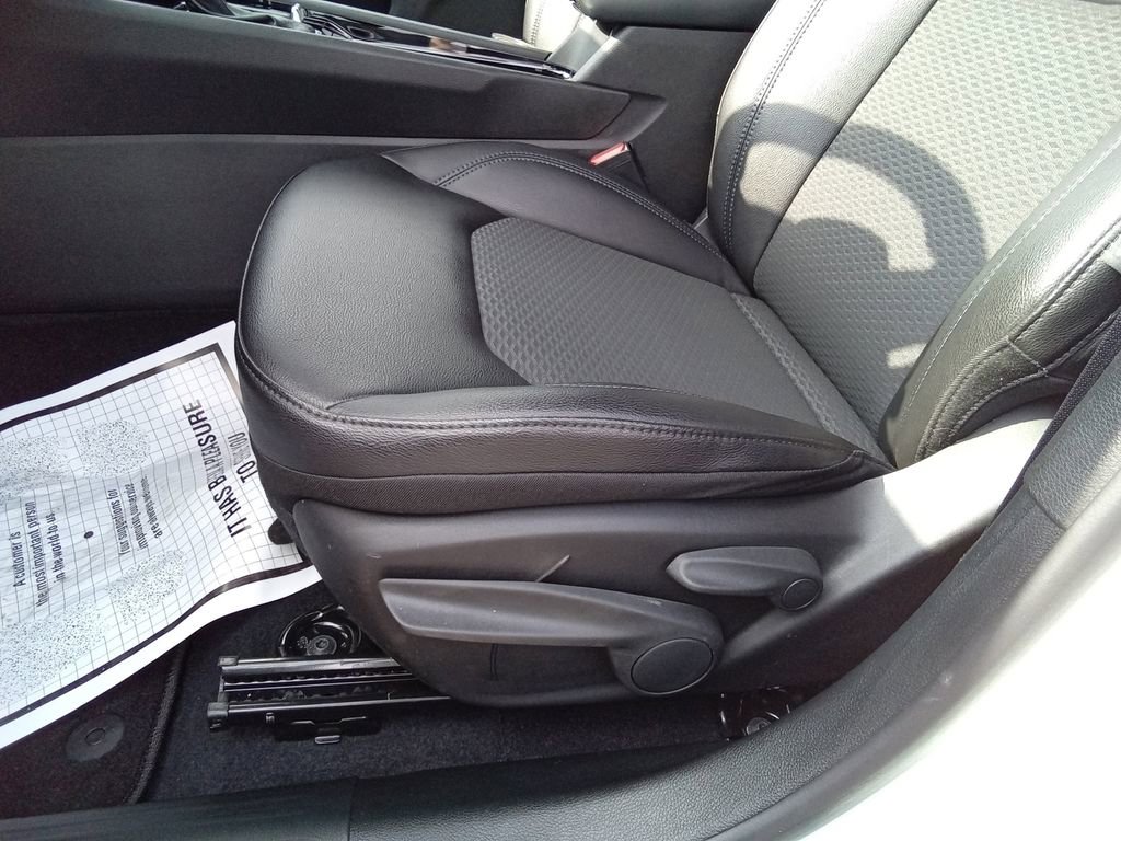 New 2026 Jeep Compass Latitude image 13