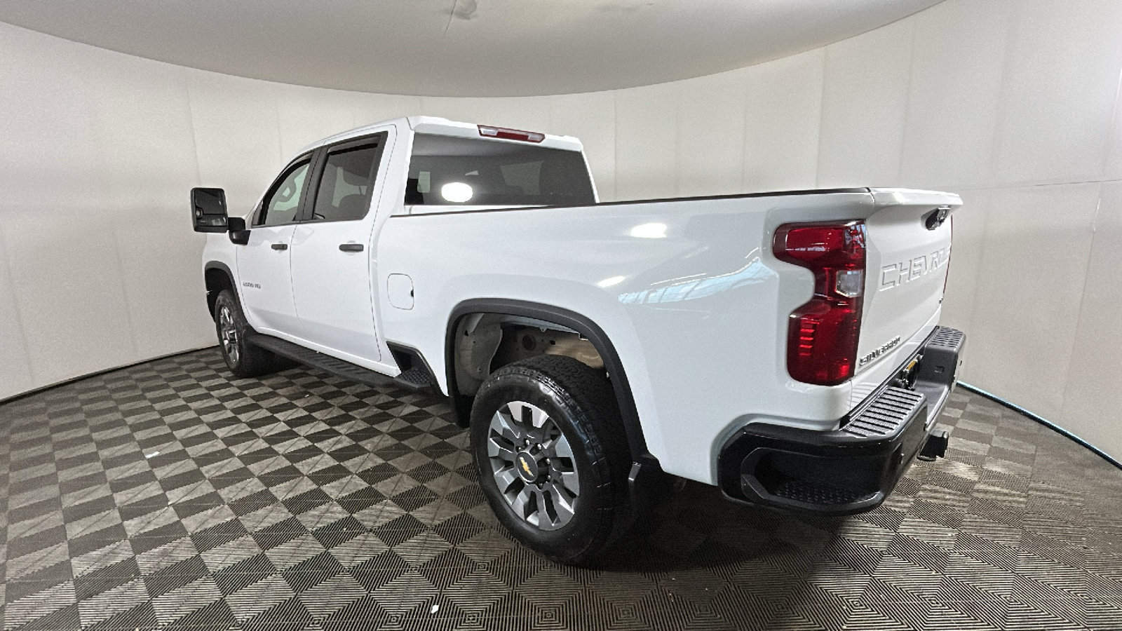 Used 2024 Chevrolet Silverado 2500 Custom w/ Custom Value Package AWD/4WD image 5