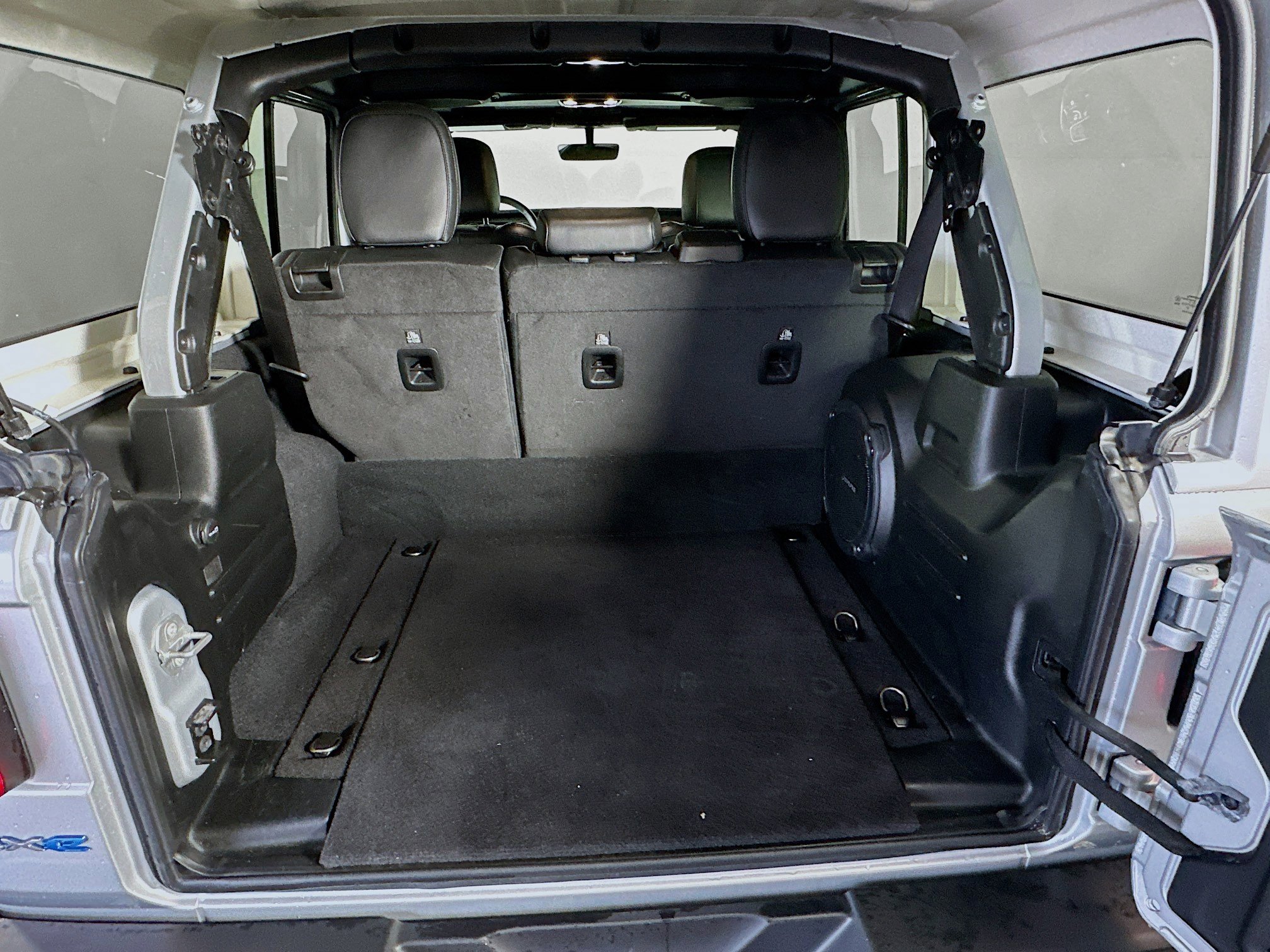 Used 2023 Jeep Wrangler Sahara w/ Cold Weather Group image 27