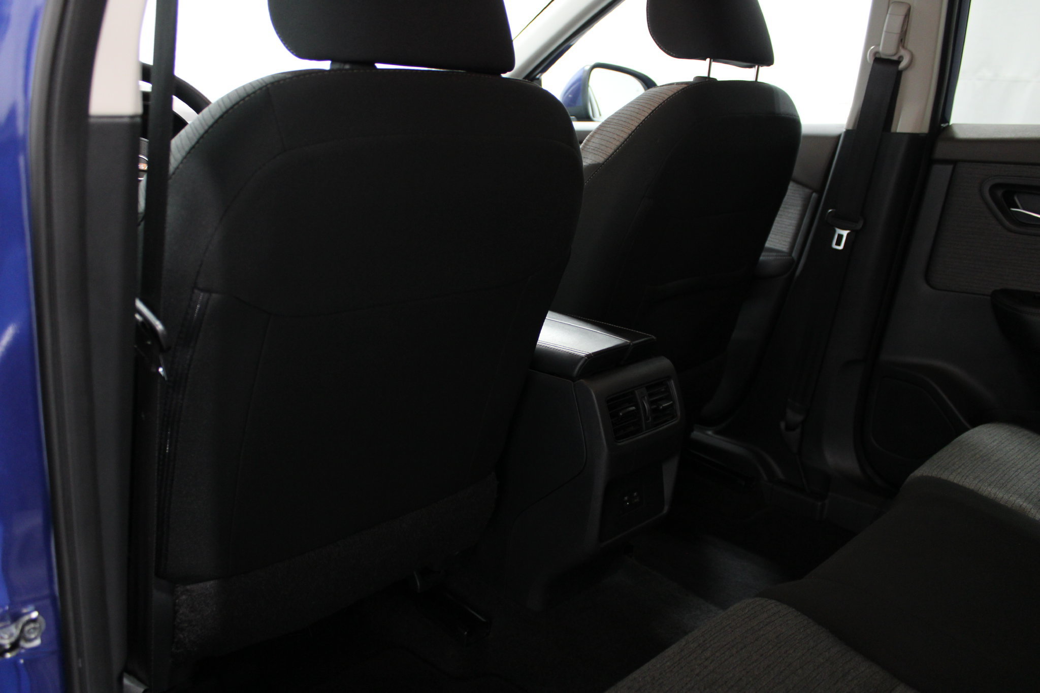 Used 2023 Nissan Rogue SV AWD/4WD image 16