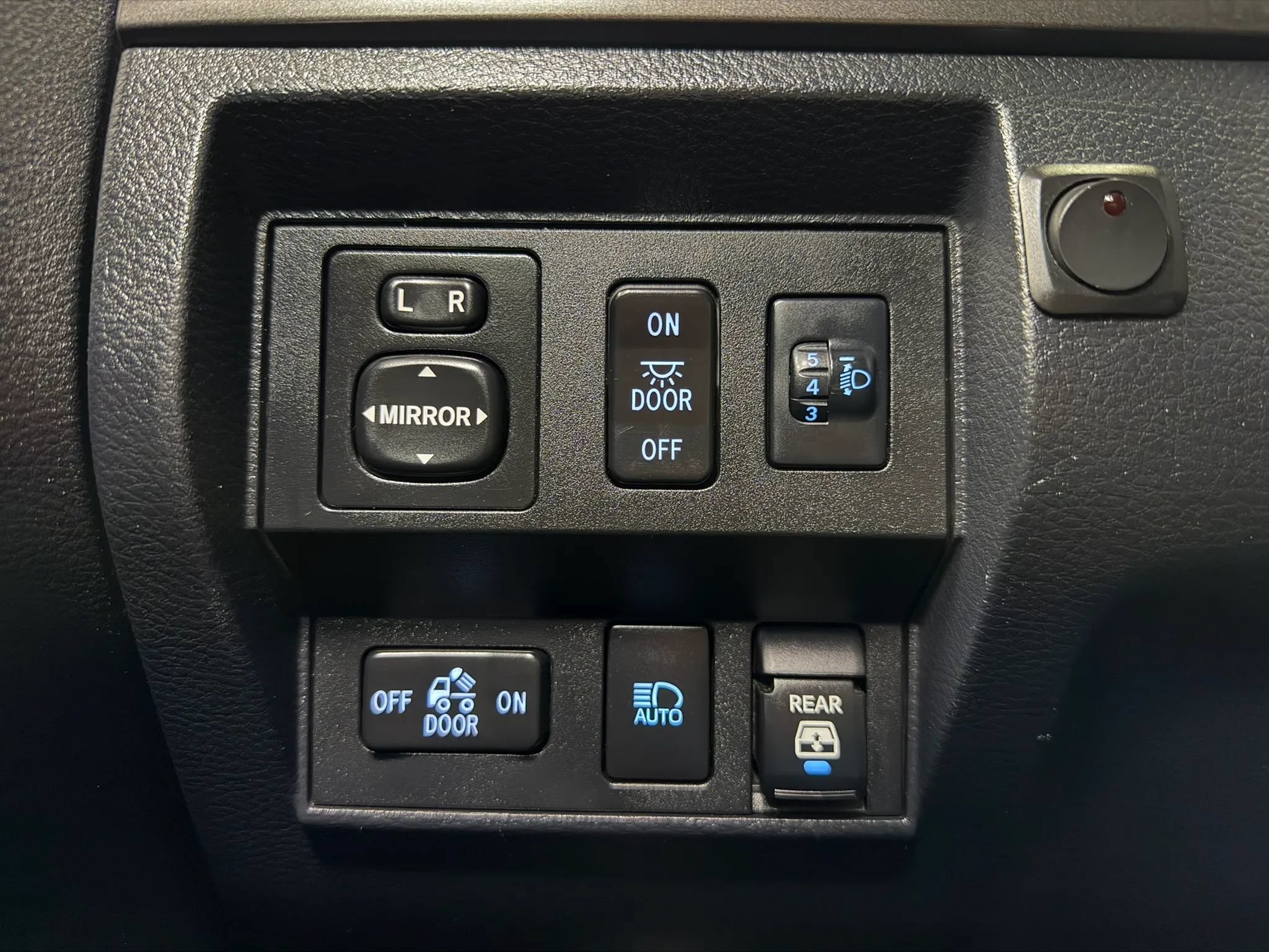 Used 2020 Toyota Tundra SR5 w/ TRD Off-Road Package AWD/4WD image 27