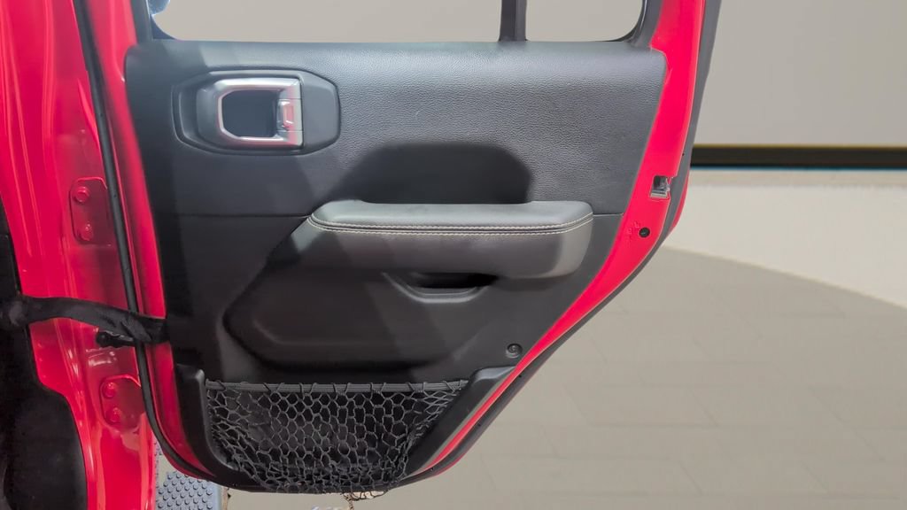 Used 2018 Jeep Wrangler Unlimited Sahara w/ Uconnect 4C Nav & Sound Group AWD/4WD image 21