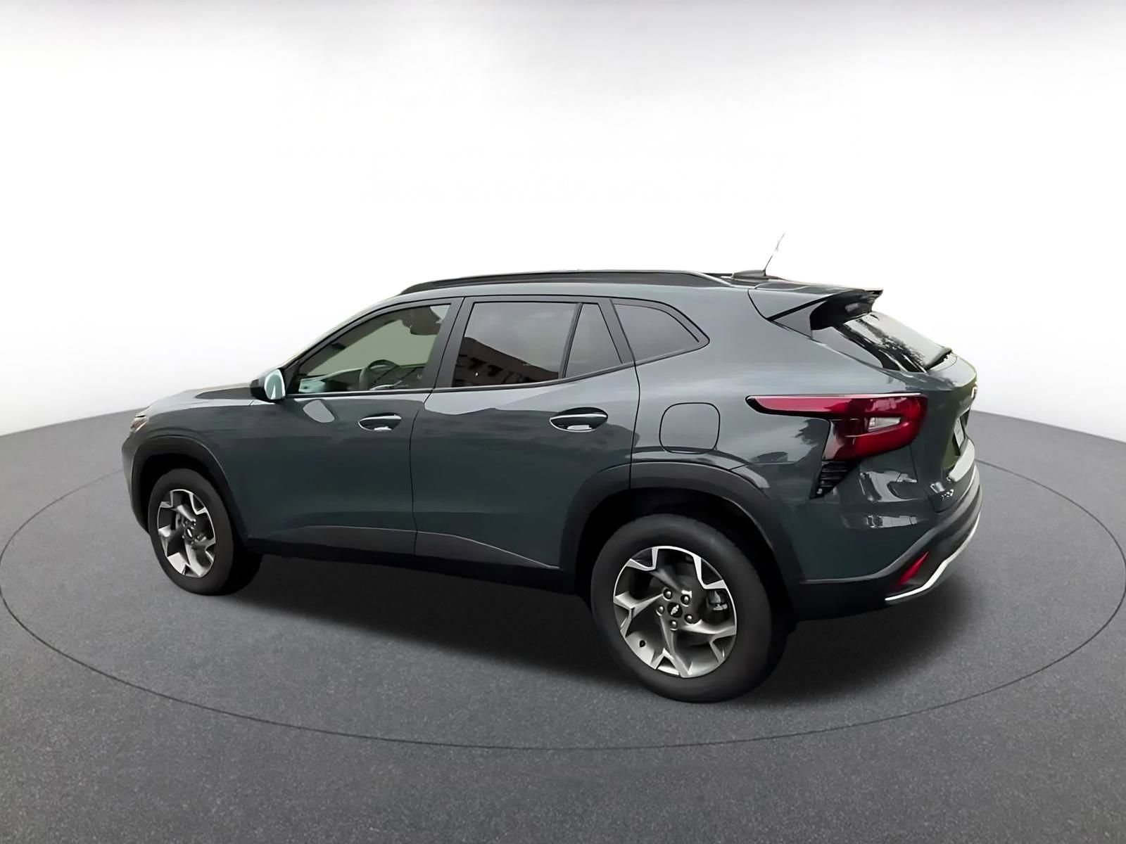 Used 2025 Chevrolet Trax LT image 10