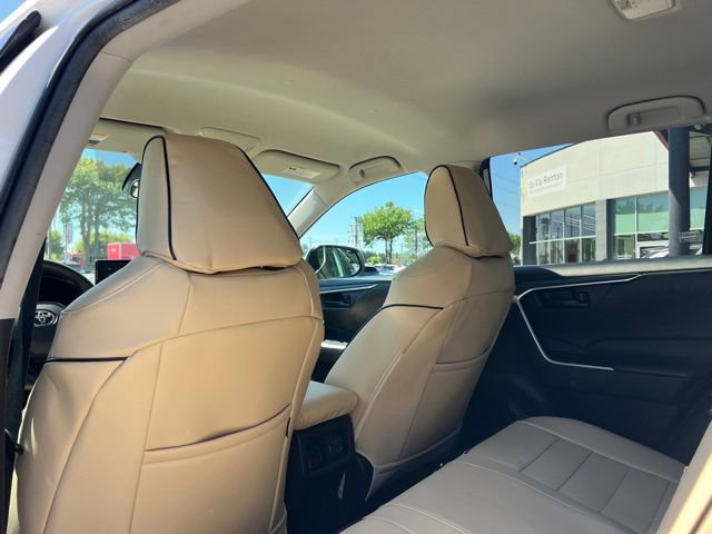 Used 2021 Toyota RAV4 LE w/ Carpet Mat Package (TMS) AWD/4WD image 9