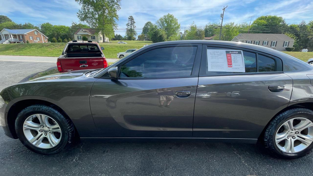 Used 2022 Dodge Charger SXT image 3