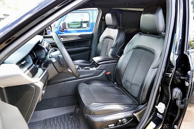Used 2023 Jeep Grand Cherokee L Altitude AWD/4WD image 15