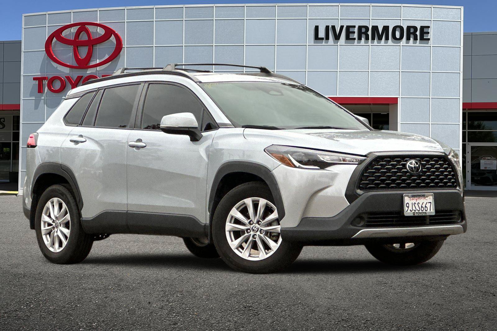 Used 2023 Toyota Corolla Cross LE w/ Moonroof Package FWD image 2